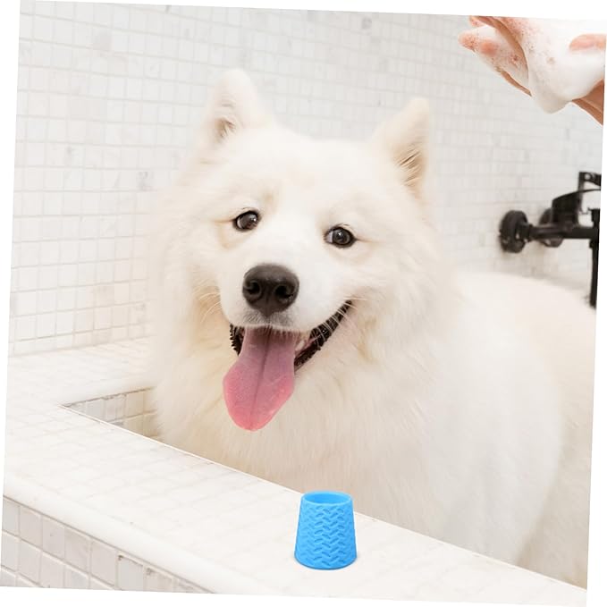 1Pcs Outdoor Pet Cleaning Shower Head Portable Silicone Sprayer for Pet Fur Skin Cleaning Compact Design for Travel Outdoor Use for All Pet
