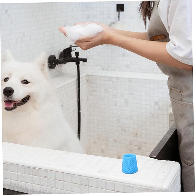 1Pcs Dog Shower Head Portable Silicone Pet Cleaning Sprayer for Outdoor Use Gentle and Durable Attachment for Daily Grooming and Bathing