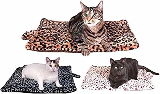 Downtown Pet Supply Thermal Cat Bed - Insulated Cat Mat with Aluminum Film & Sherpa Backing - Washer Safe Faux Fur Cover - Self-Warming Nap - Large - Animal Print Beige - 31 x 18 in