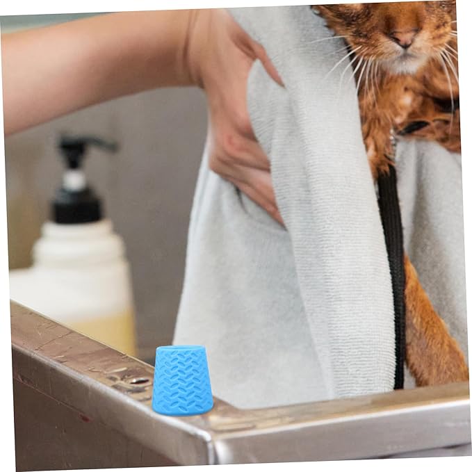 1Pcs Dog Shower Head Portable Silicone Pet Cleaning Sprayer for Outdoor Use Gentle and Durable Attachment for Daily Grooming and Bathing